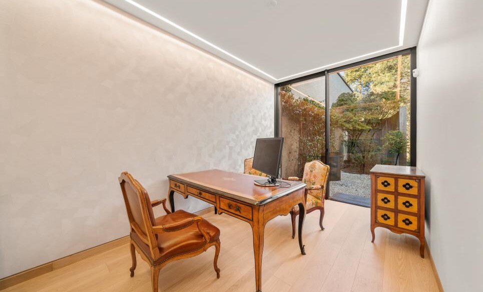 Büro mit Gartenblick
