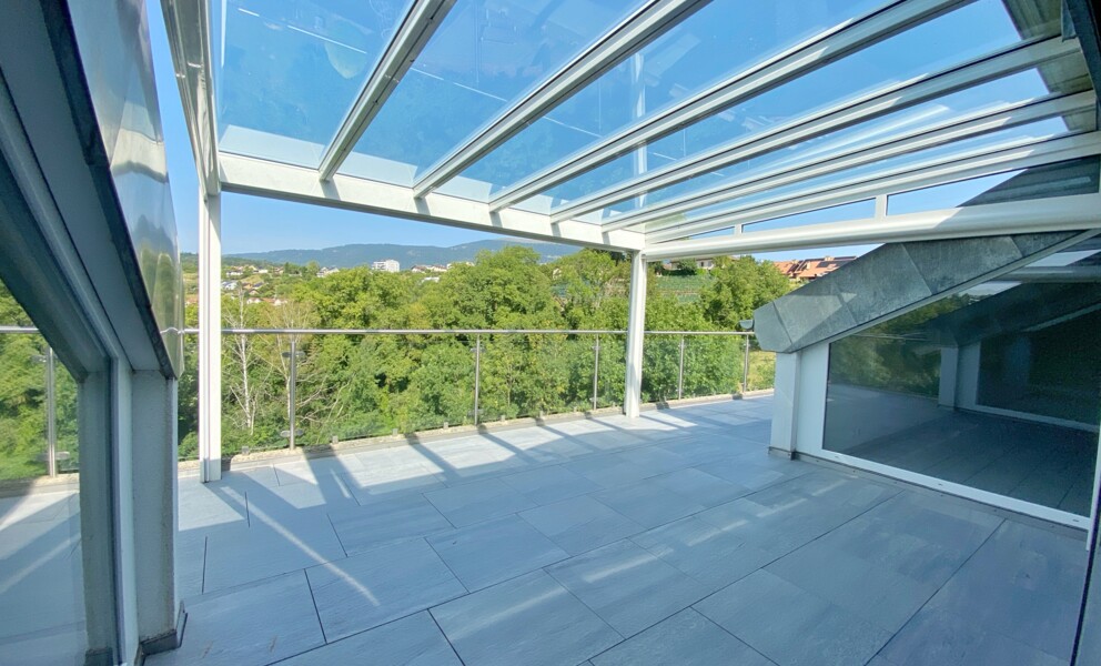 Überdachte Dachterrasse mit Panoramablick