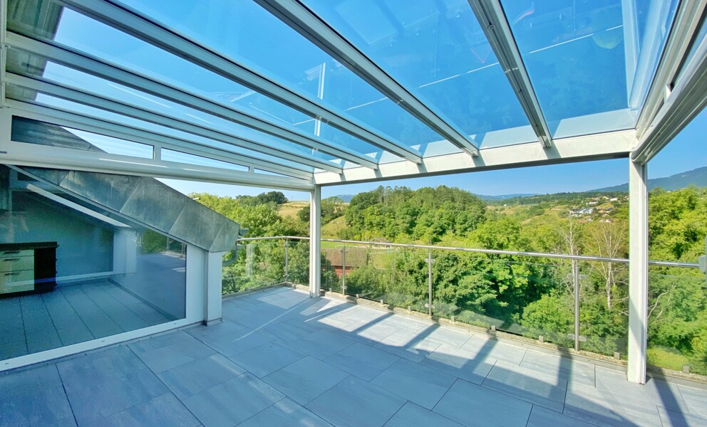 Verglaste Dachterrasse mit Panoramablick