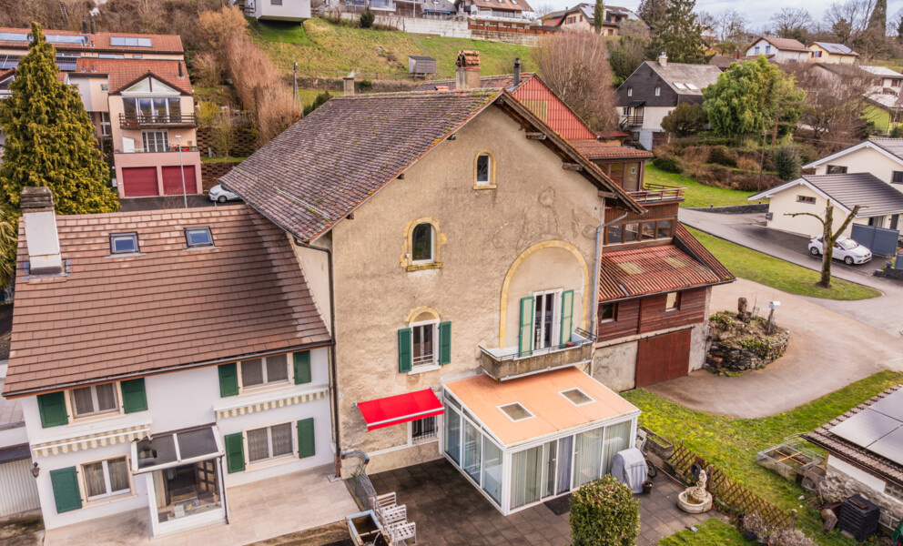 Historisches Wohnhaus mit Anbauten und Gärten