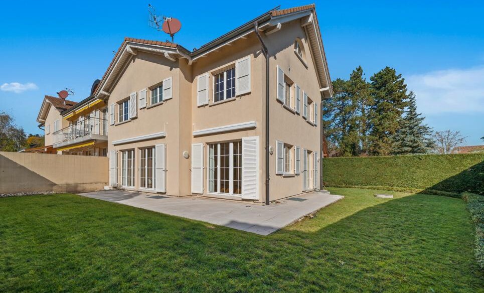 Freistehendes Wohnhaus mit Garten