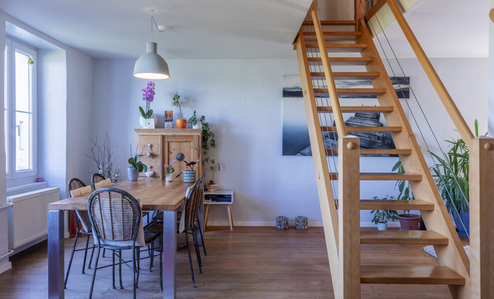 Essbereich mit offener Treppe
