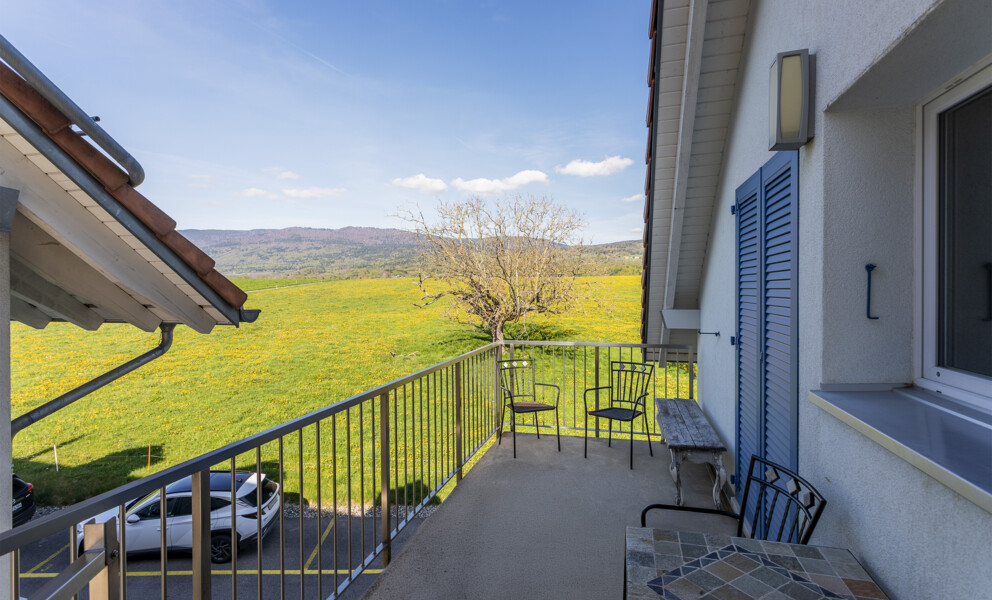 Balkon mit weiter Landschaft
