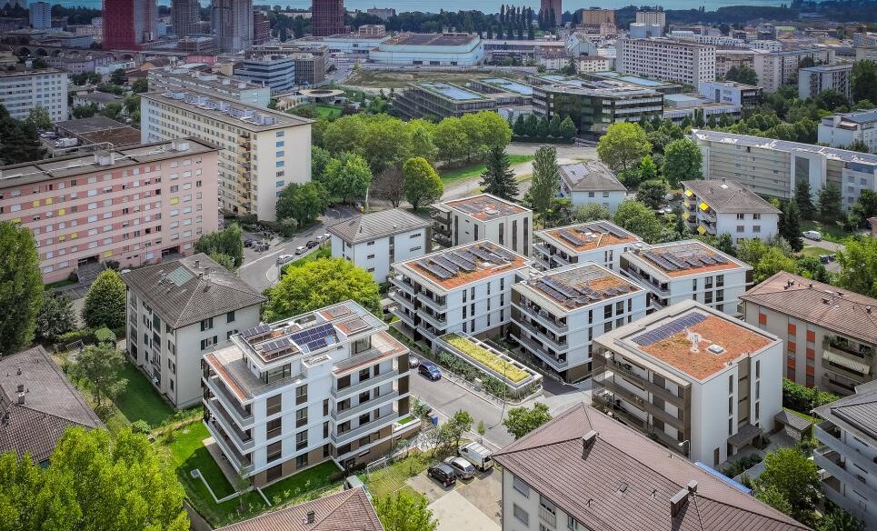 Luftaufnahme eines Wohnquartiers mit Neubauten