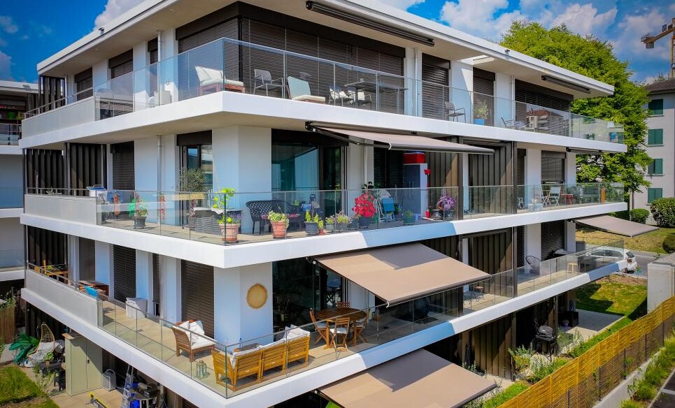 Moderne Mehrfamilienhaus- bzw. Wohnanlage mit großzügigen Balkonen