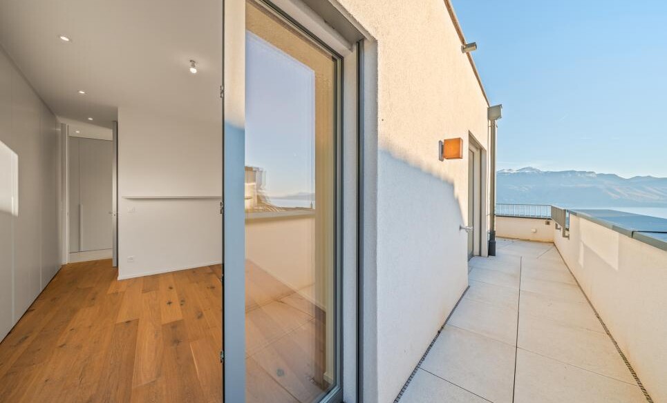 Modernes Apartment mit Terrasse und Bergblick