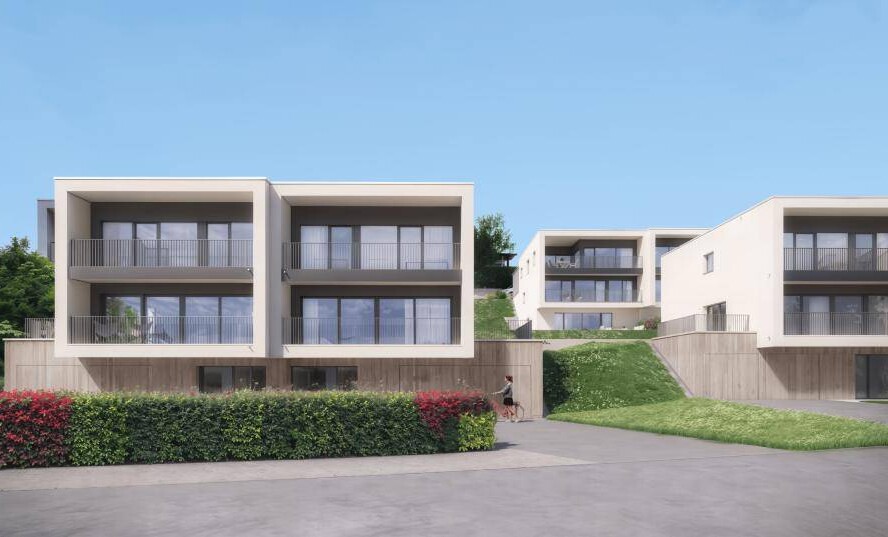 Moderne Wohnanlage mit Terrassen und Balkonen