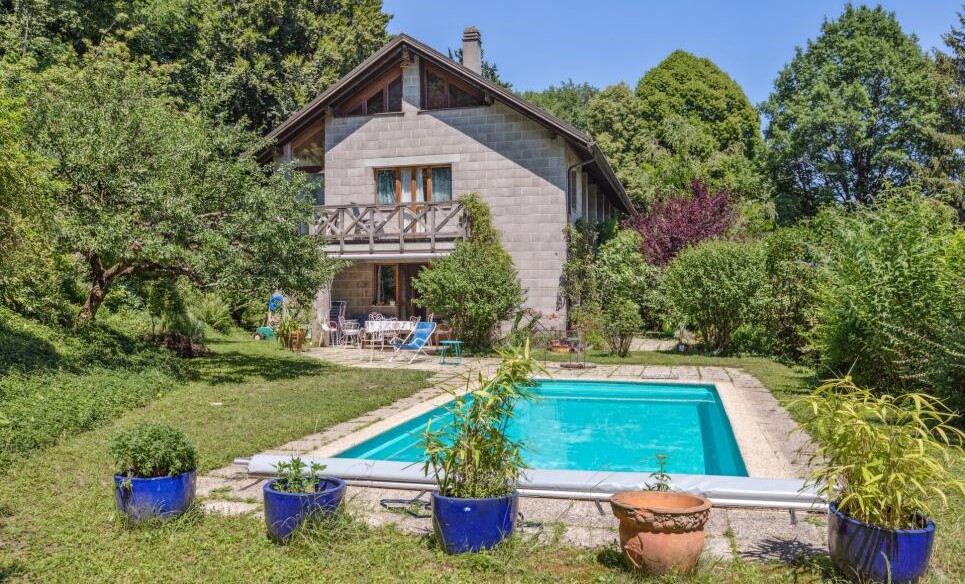 Haus mit Garten und Pool