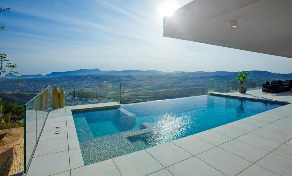 Infinity-Pool mit Panoramablick