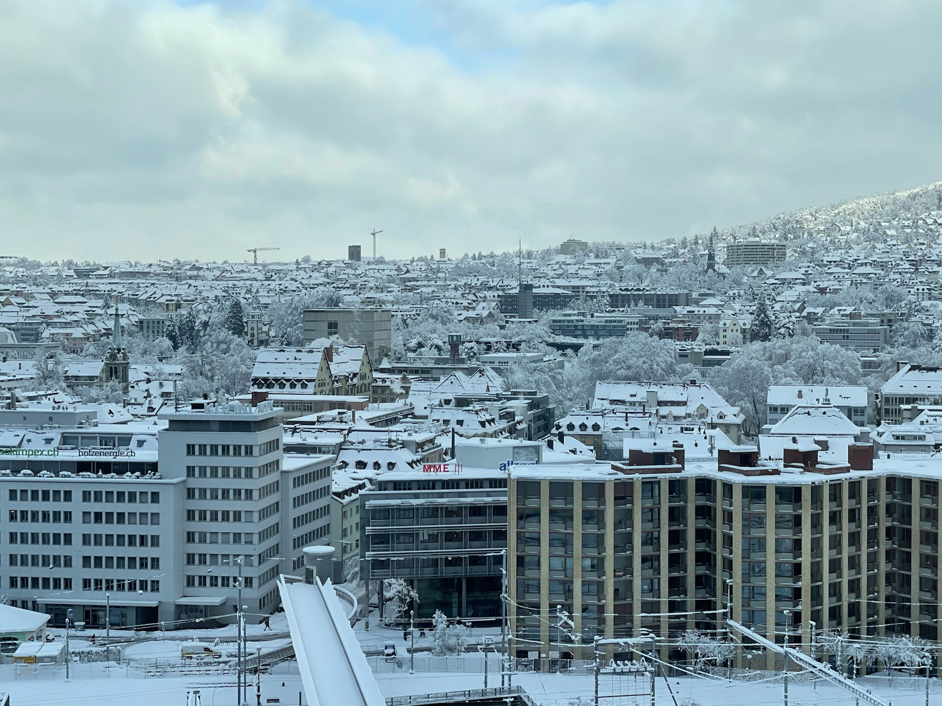 Schneebedeckte Stadtlandschaft