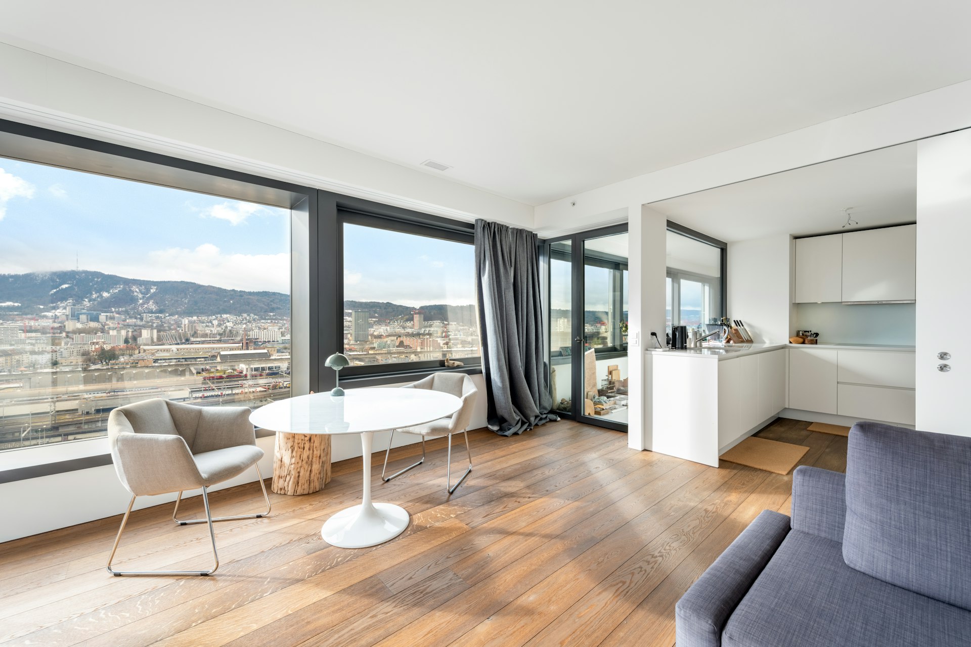 Skyline Living über Zürich – Wohnen im 18. Obergeschoss – Zürich