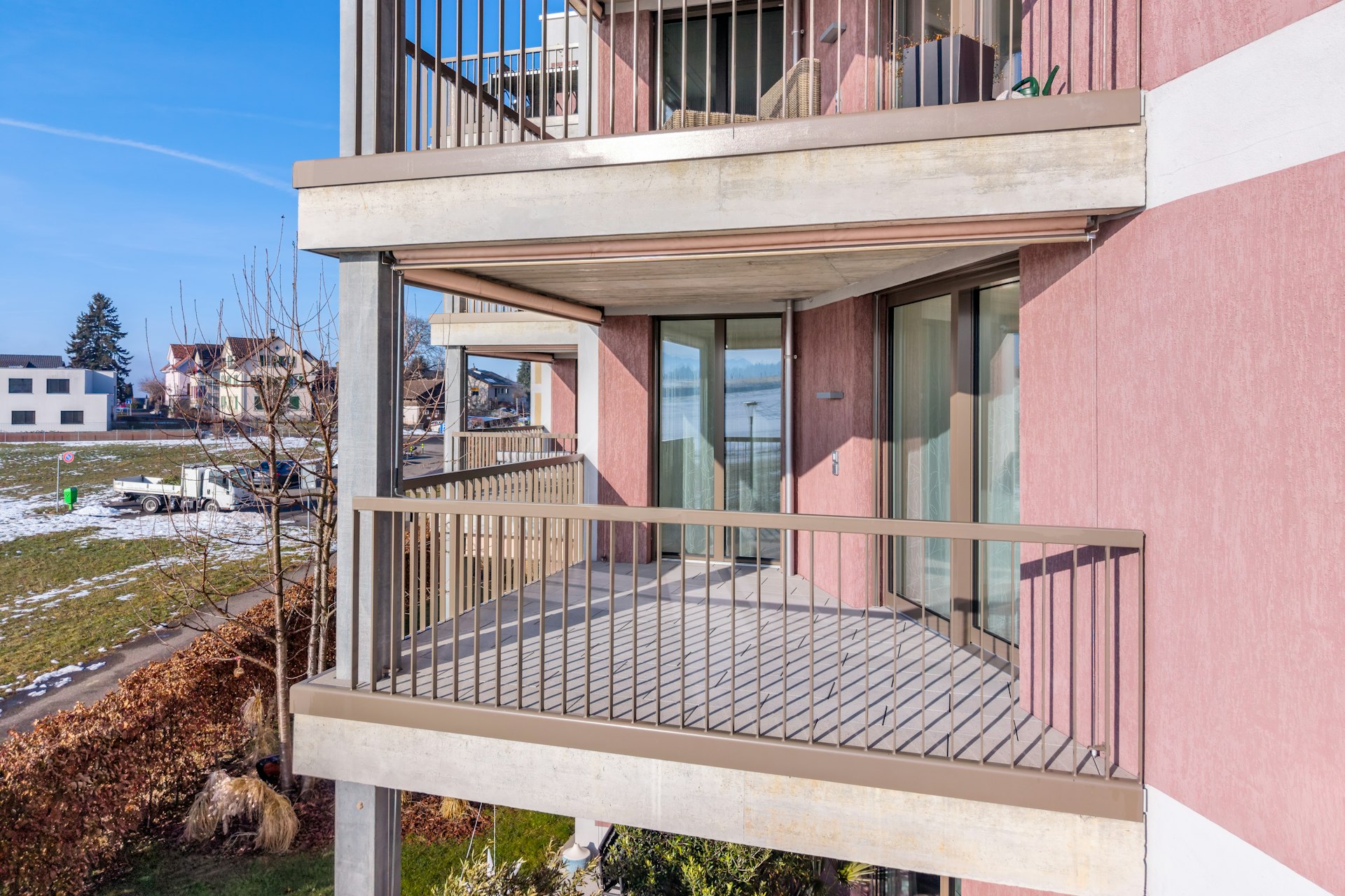 Balkon an einem Mehrfamilienhaus