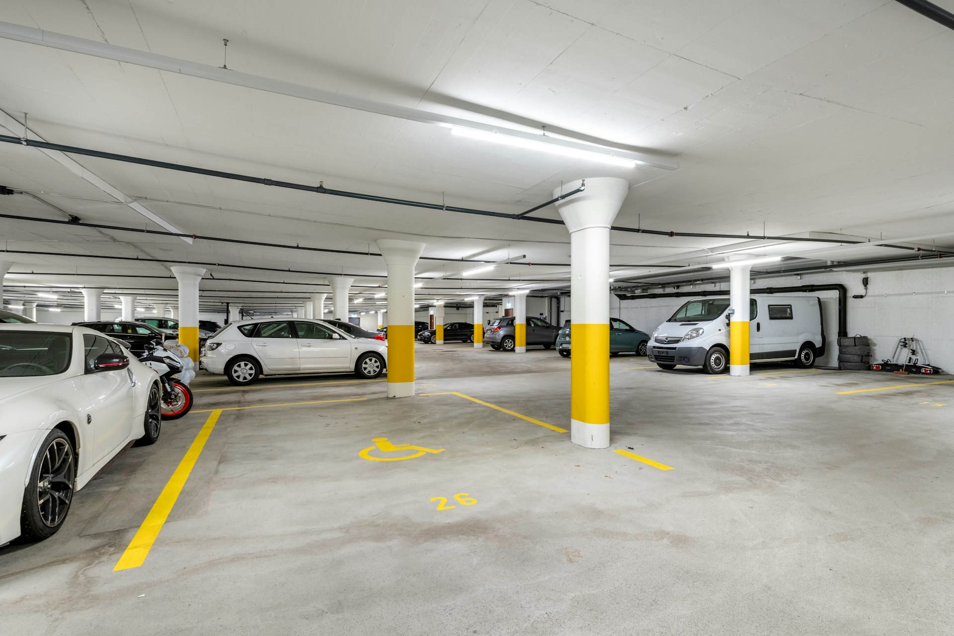 Tiefgarage mit Stellplätzen