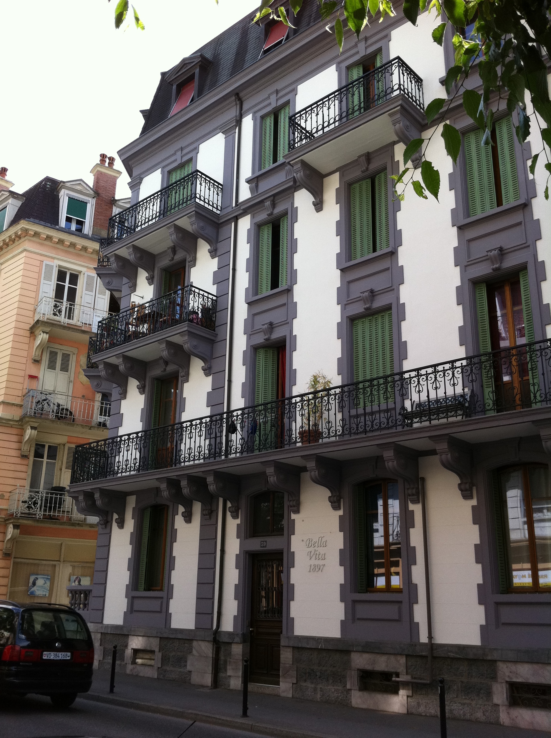 Historische Stadtvilla mit Balkonen