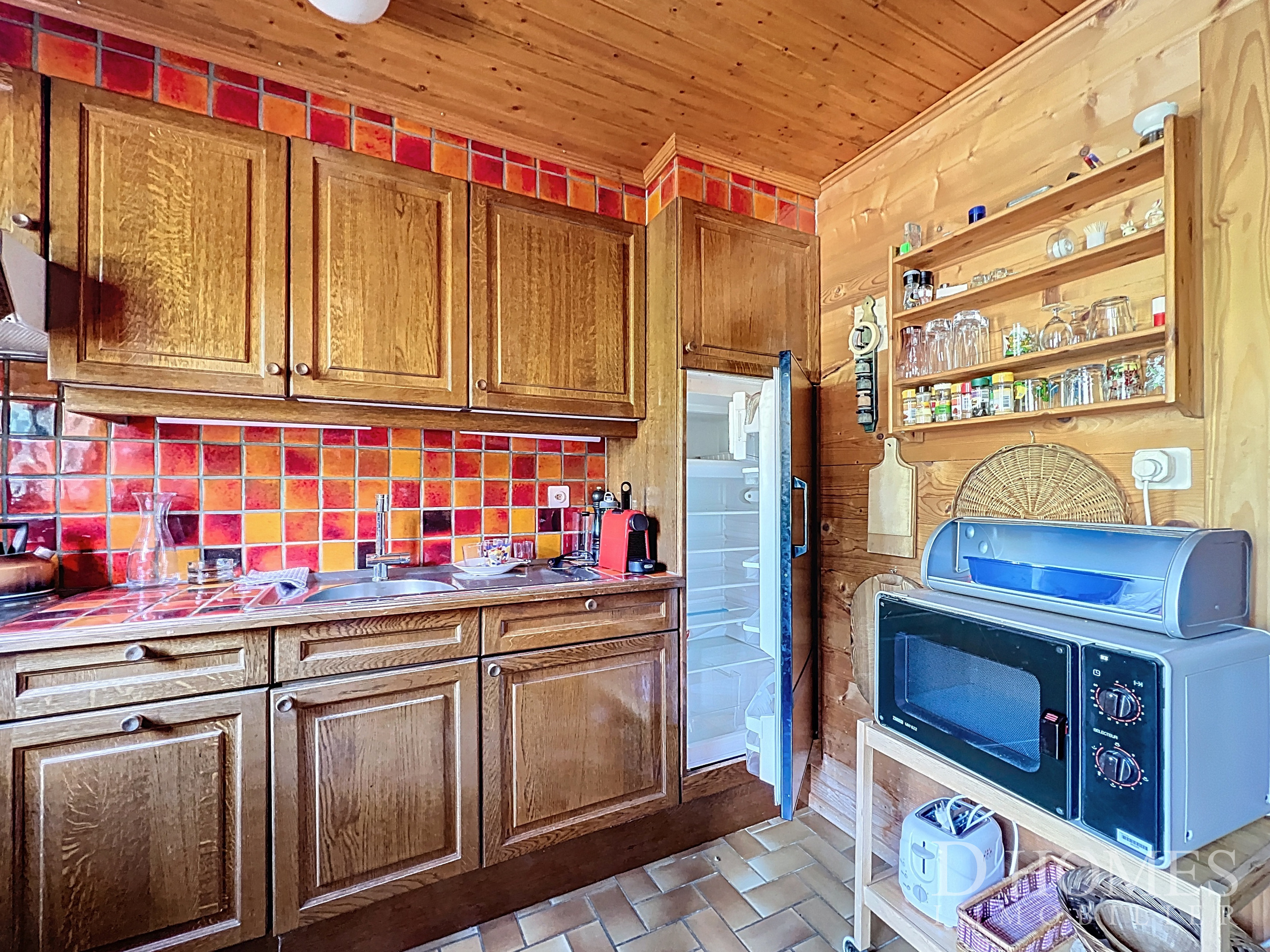 Rustikale Küche mit Holzfronten