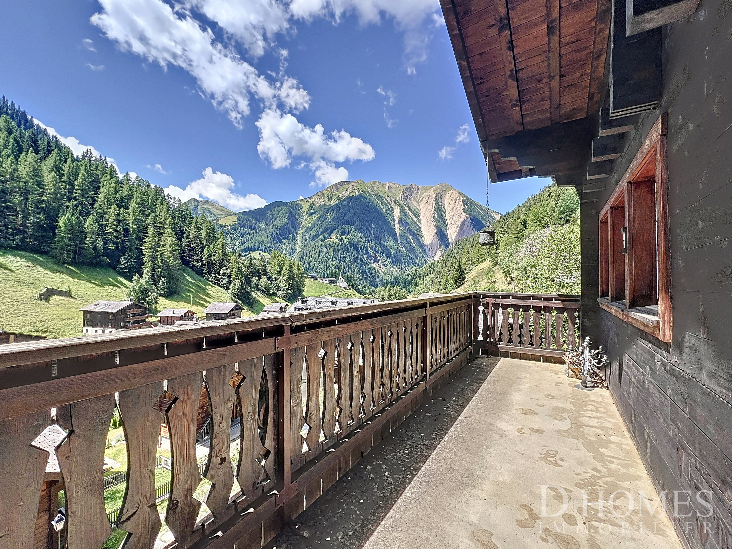 Balkon mit Bergblick