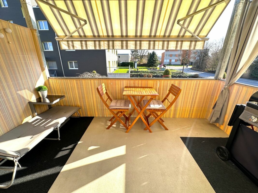 Überdachte Terrasse mit Sitzgruppe