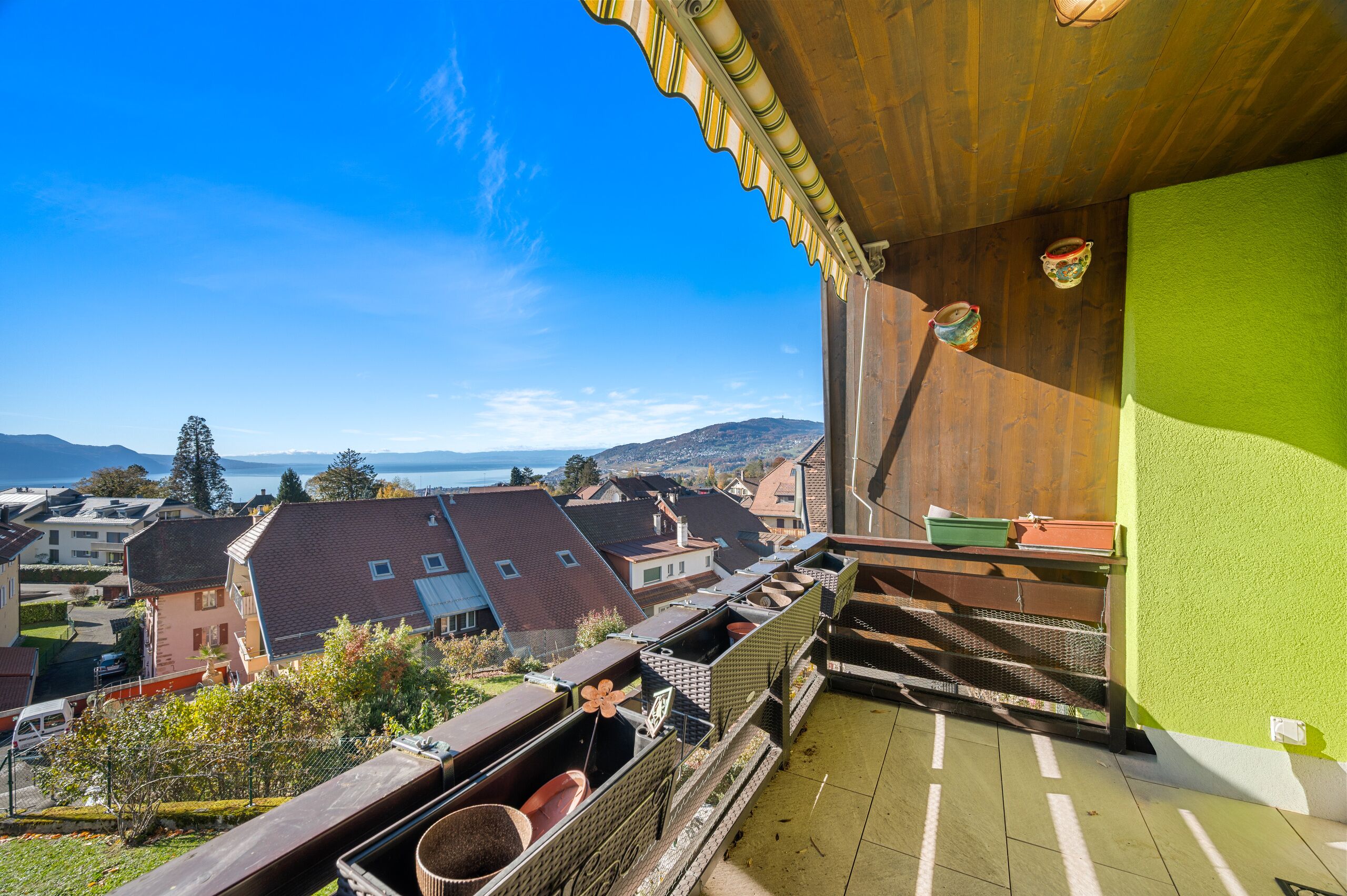 Balkon mit Seeblick
