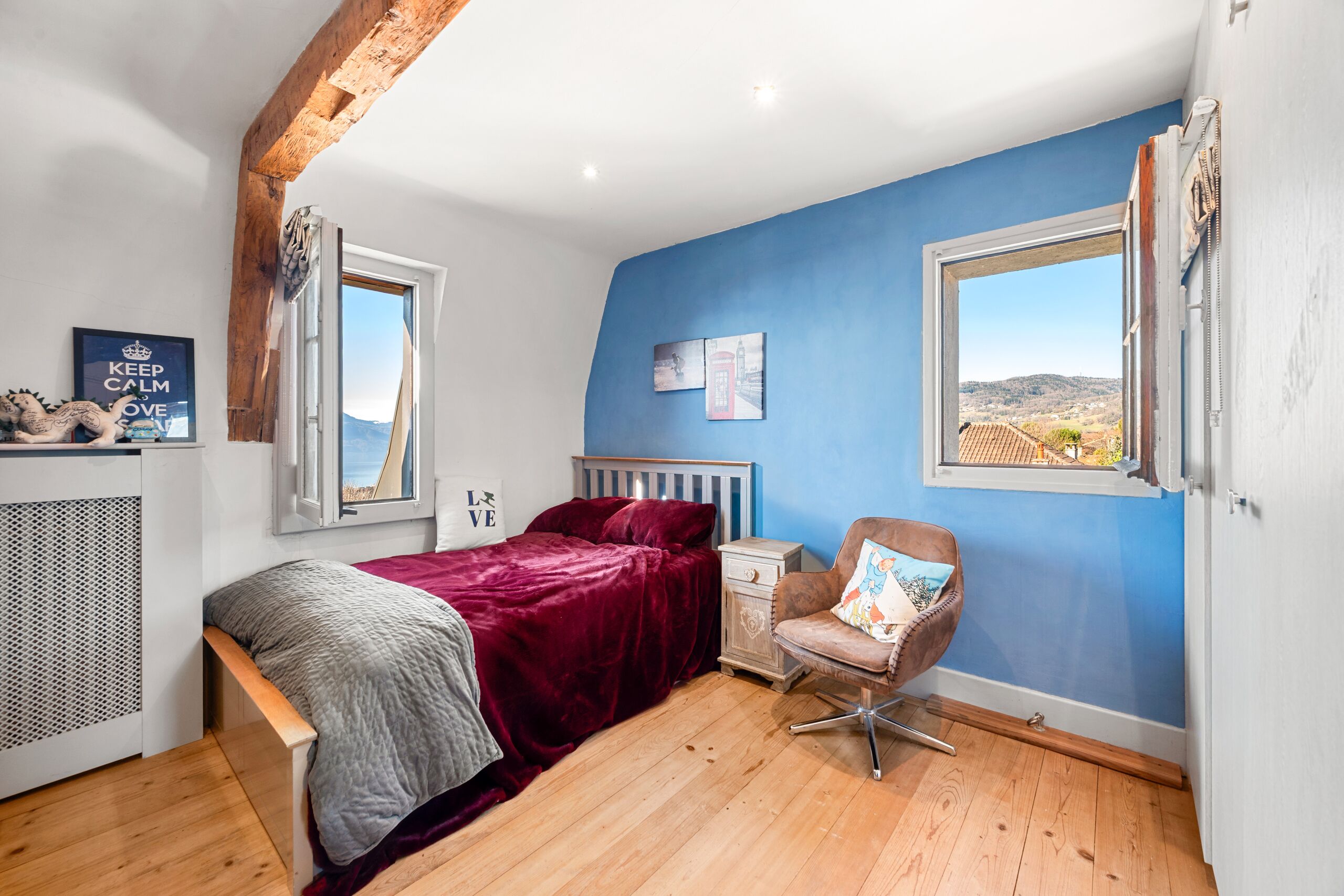Gemütliches Schlafzimmer mit Ausblick