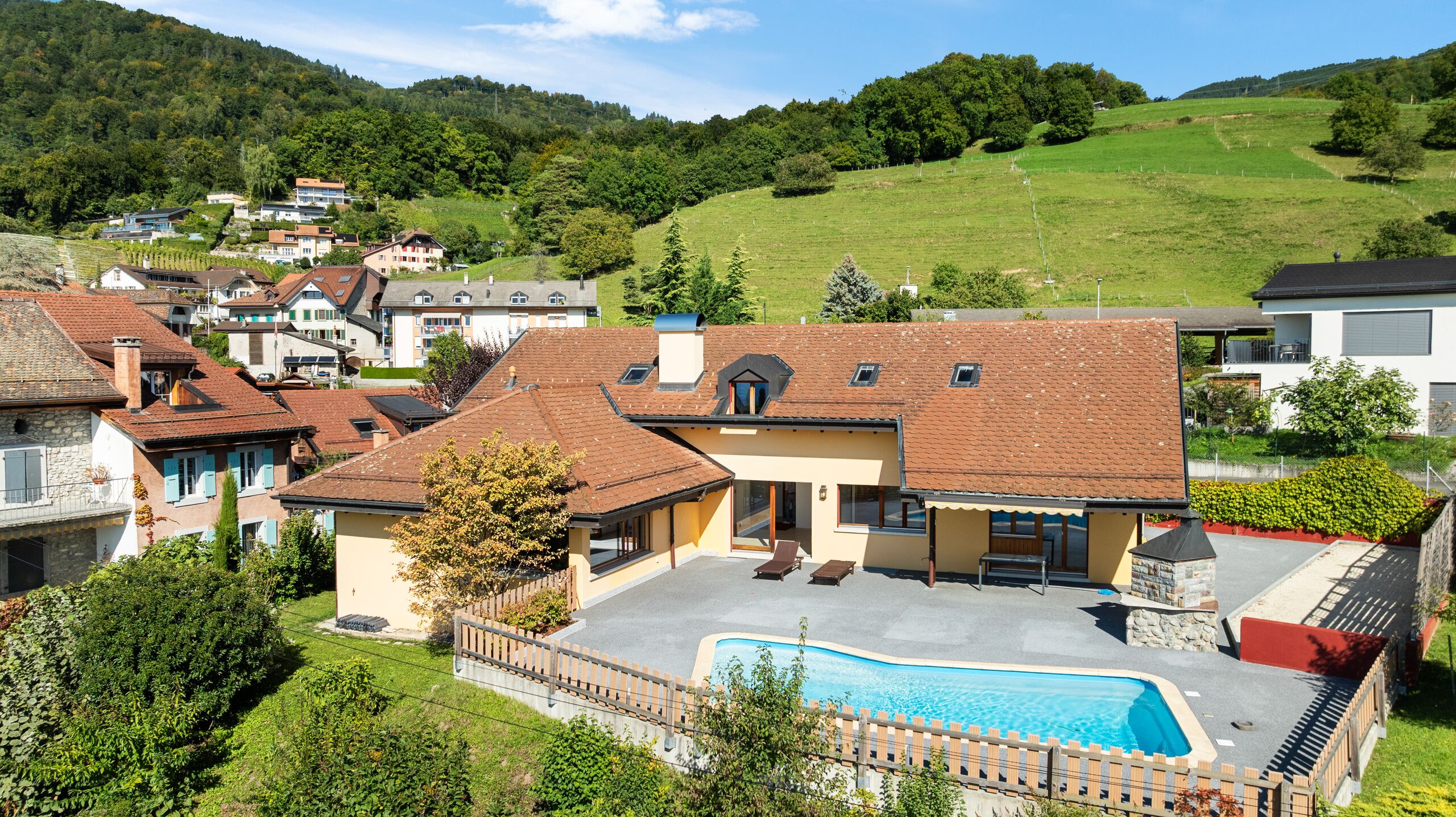 Wunderschöne Villa mit See- und Poolblick – Montreux