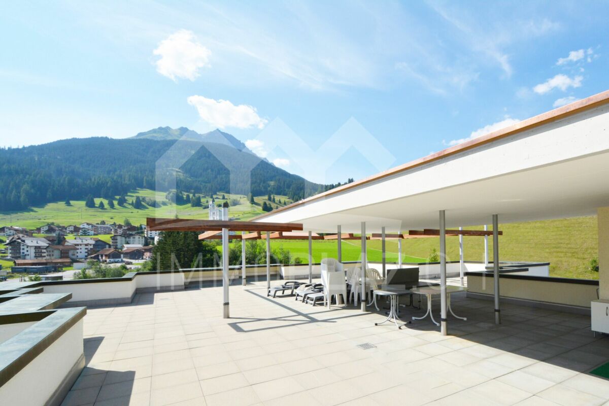 Dachterrasse mit Alpenblick