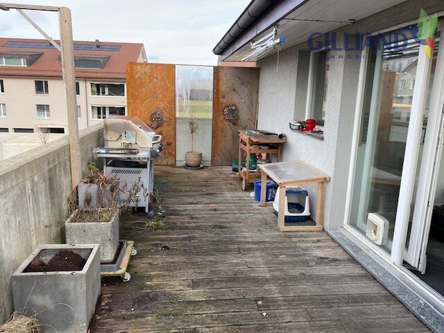 Terrasse mit Grill und Arbeitsflächen