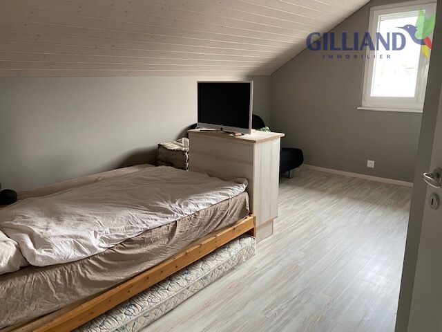 Dachgeschoss-Schlafzimmer mit Dachschräge