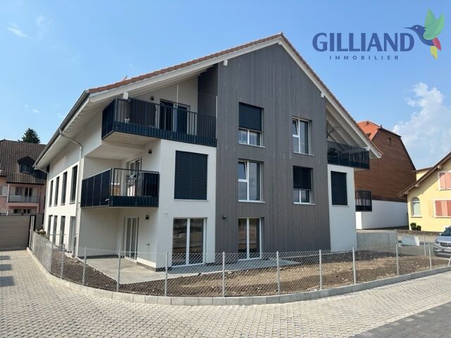 Mehrfamilienhaus mit Balkonen