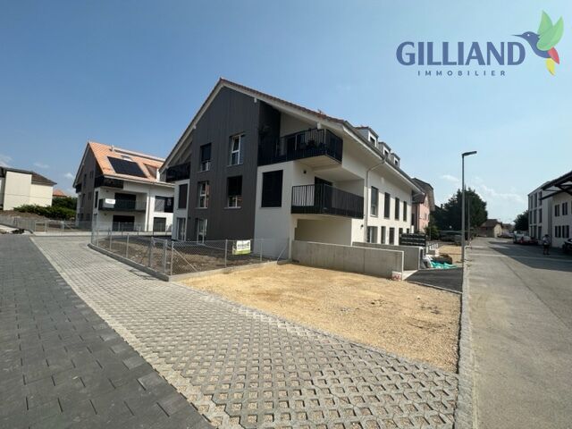 Mehrfamilienhaus-Neubau mit Balkon