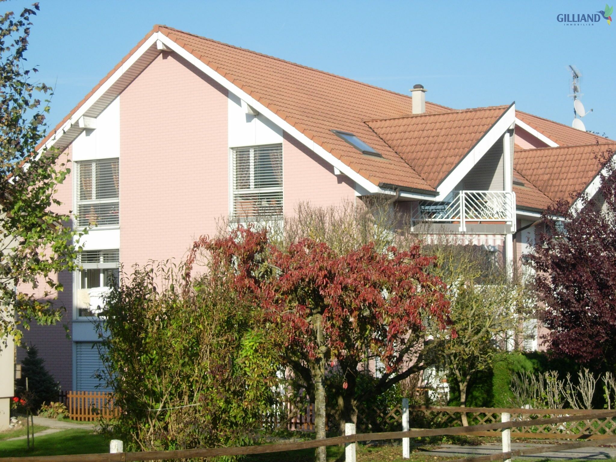 Wohnhaus mit Gartenansicht