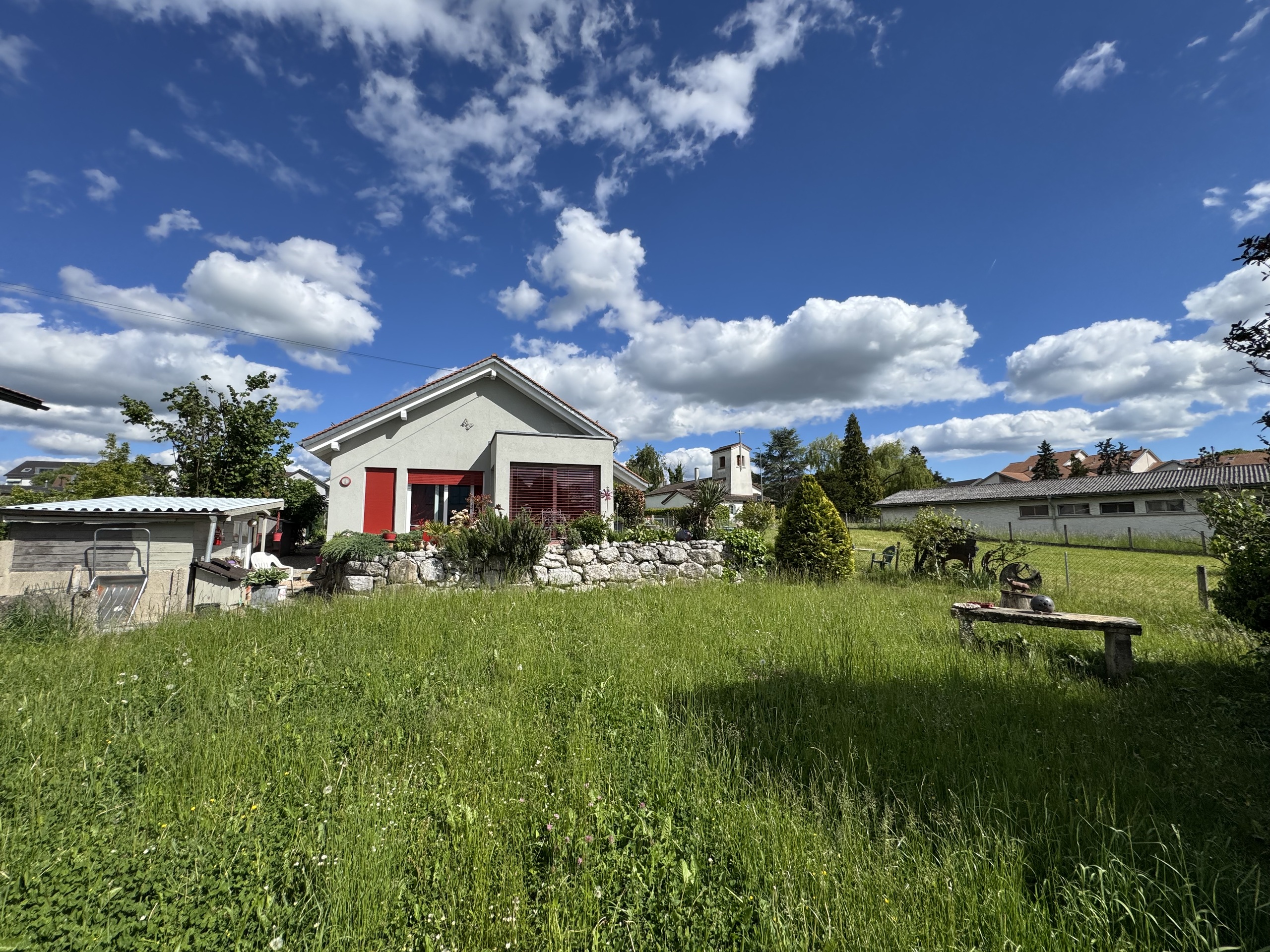 Einfamilienhaus mit großem Garten