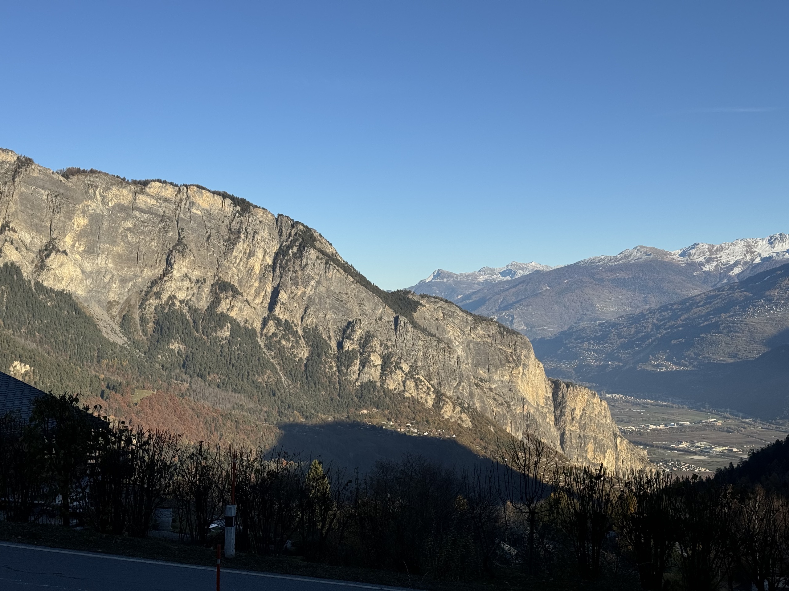 Bergpanorama mit Talblick