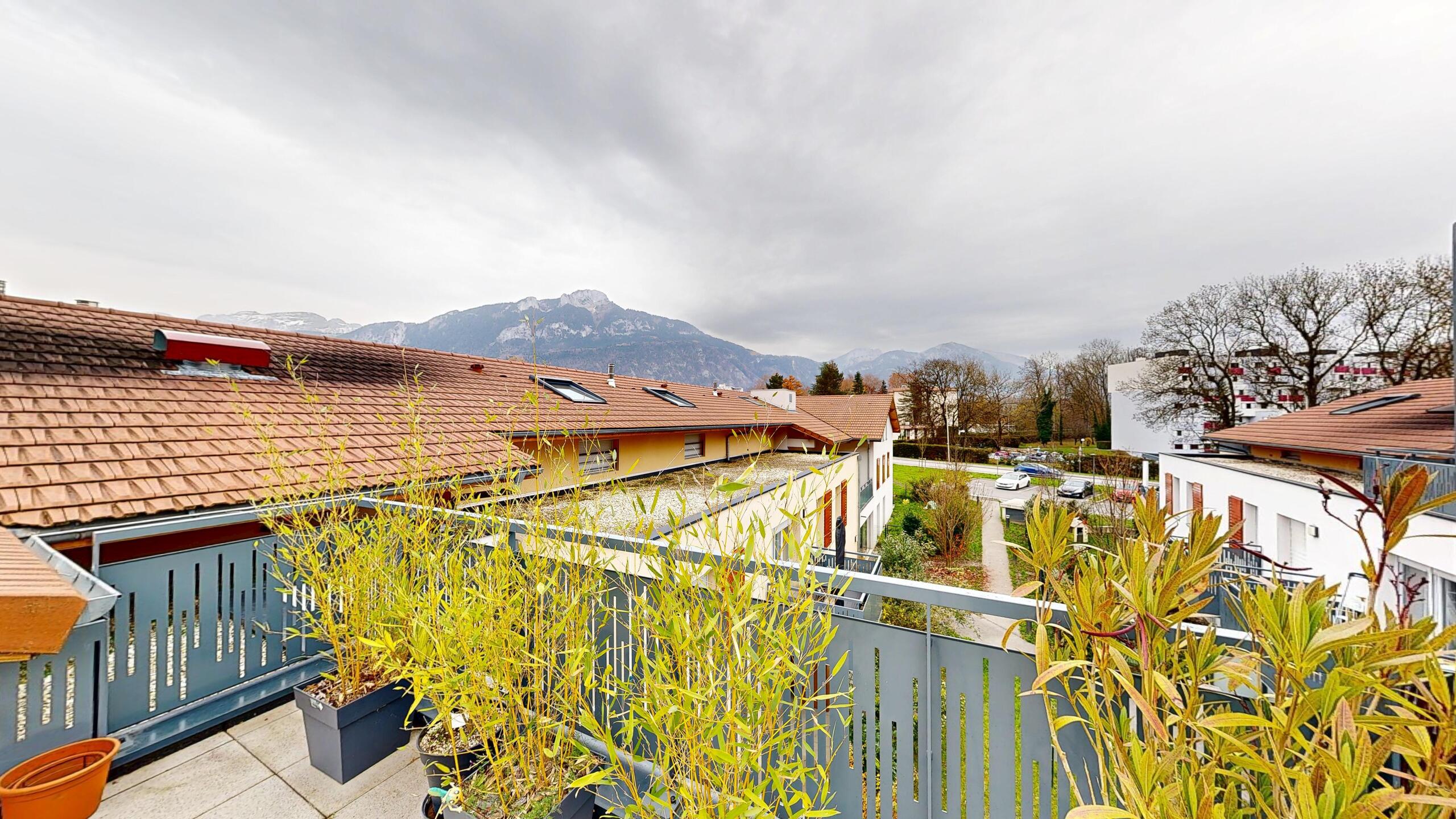 Balkon mit Bergblick