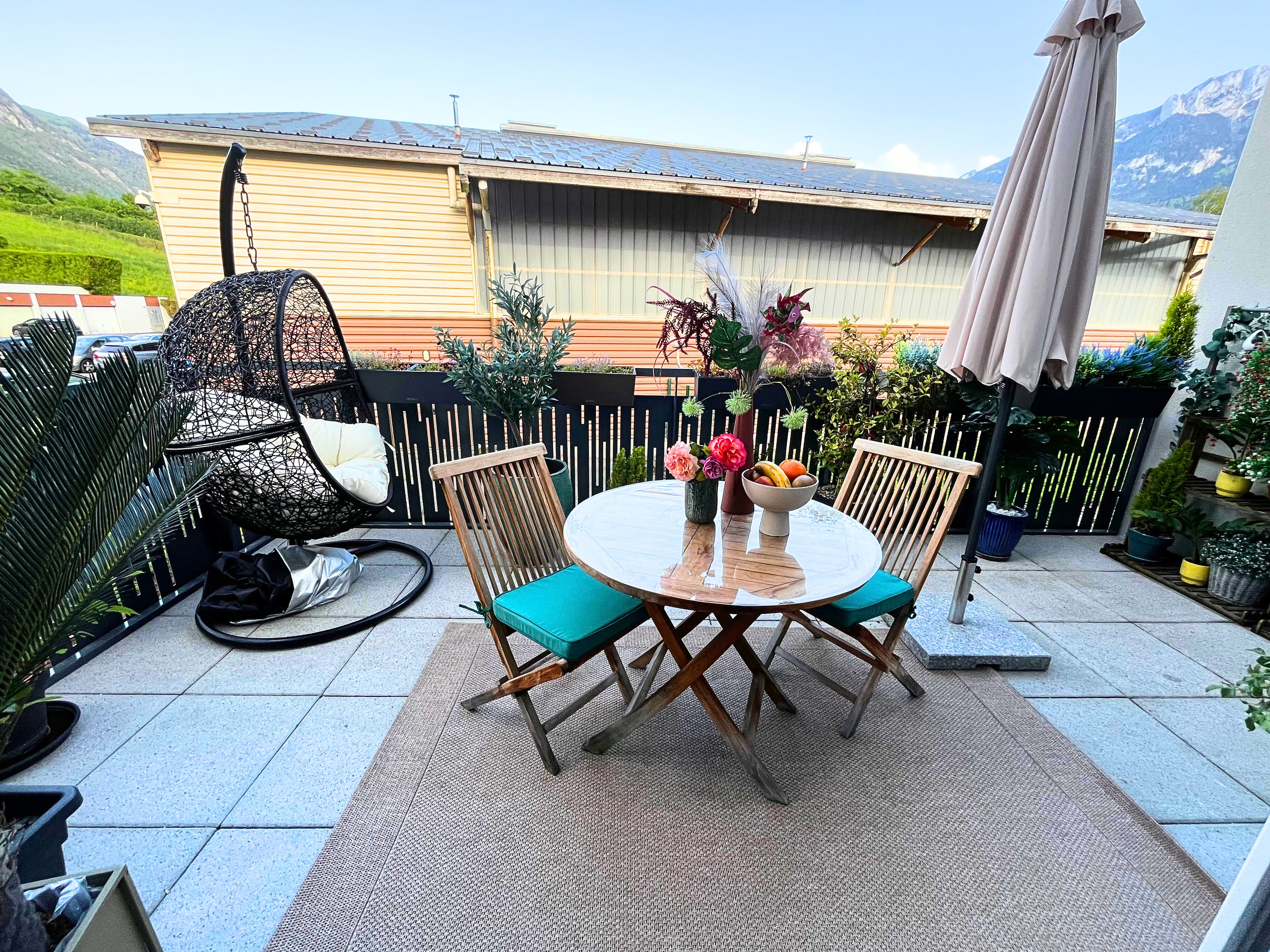 Gemütliche Dachterrasse mit Bergblick