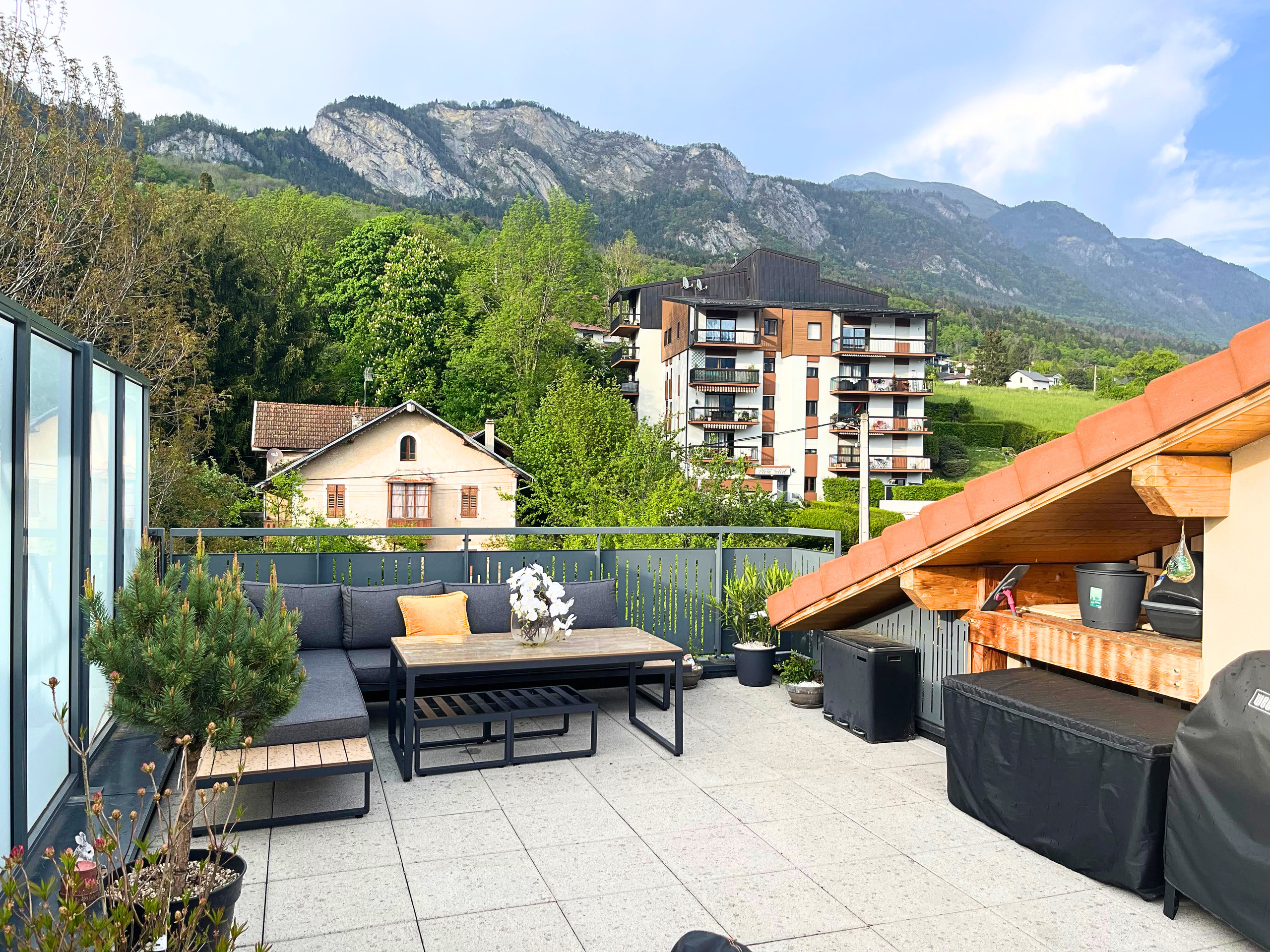 Dachterrasse mit Bergblick
