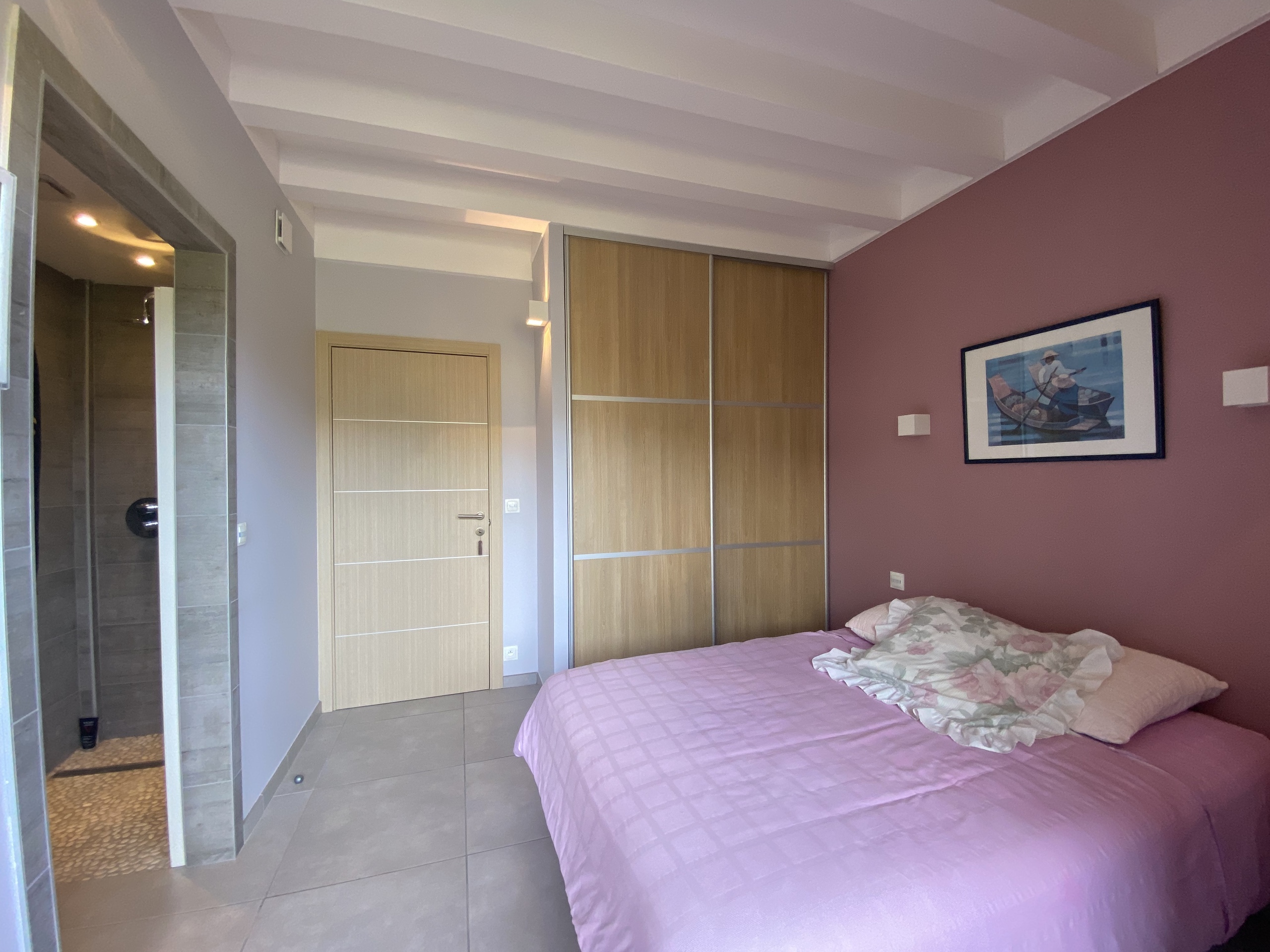 Schlafzimmer mit Badzugang und Einbauschrank