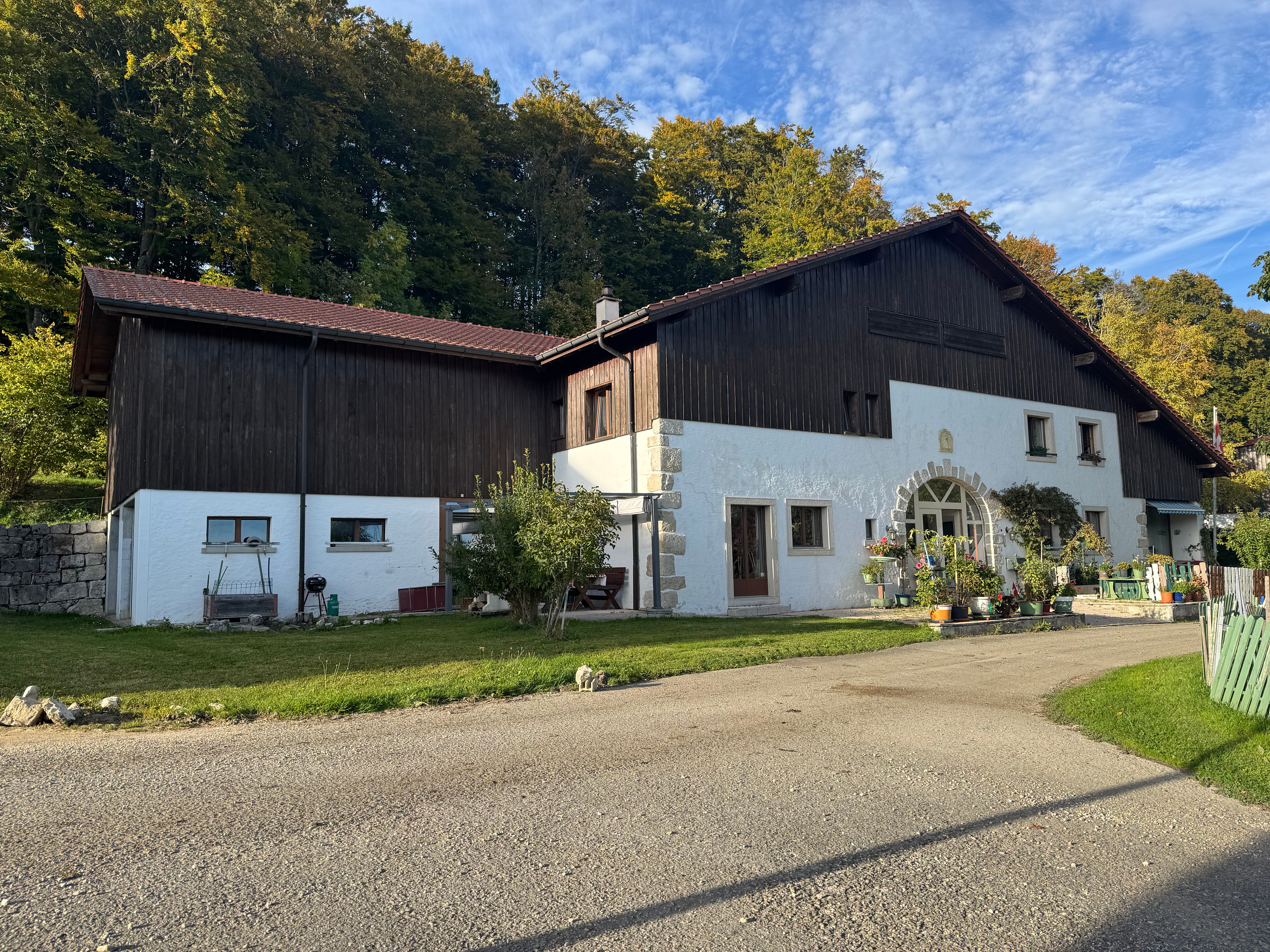Rustikales Landhaus mit Holzfassade