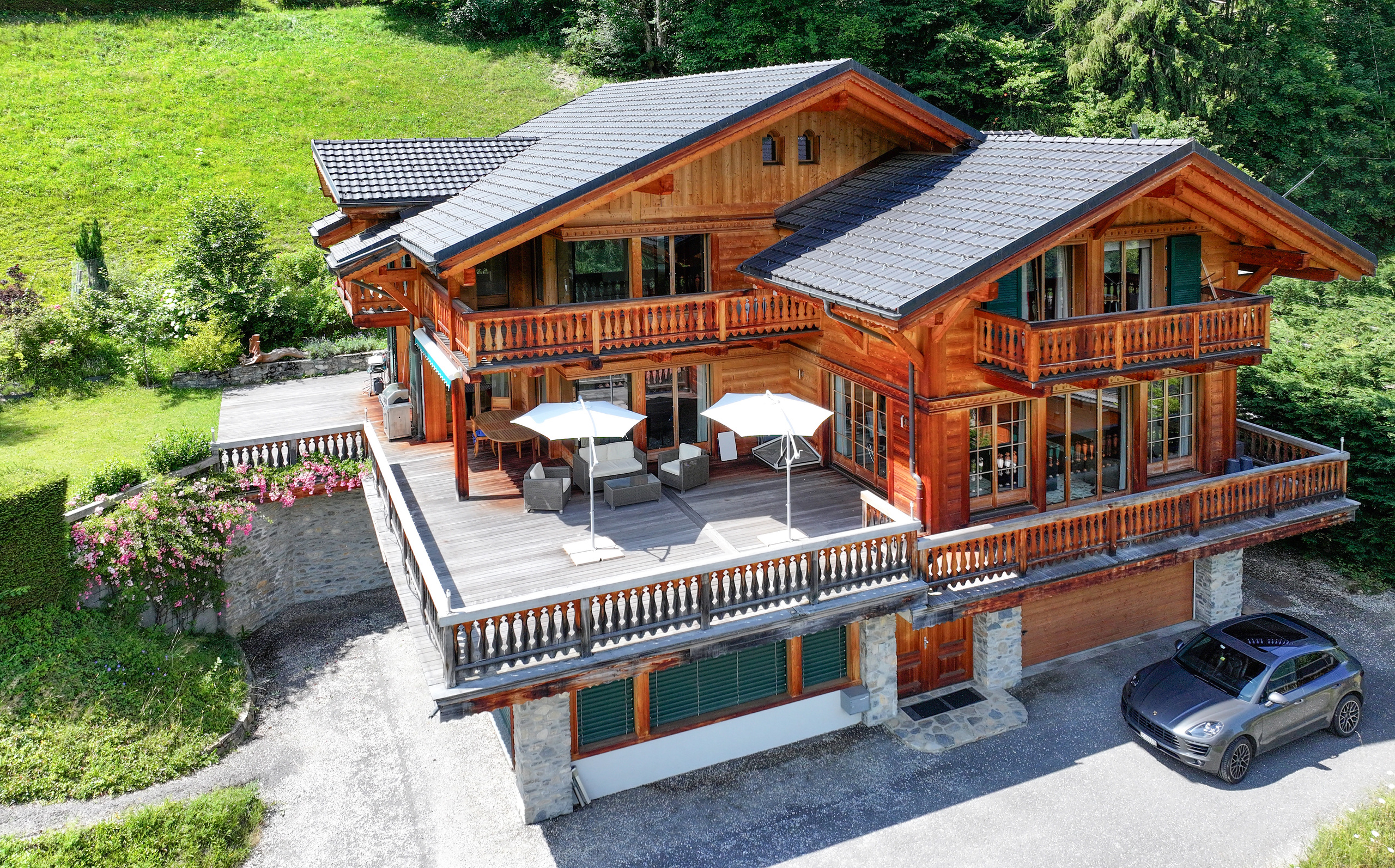 Alpen-Chalet mit großzügigen Terrassen