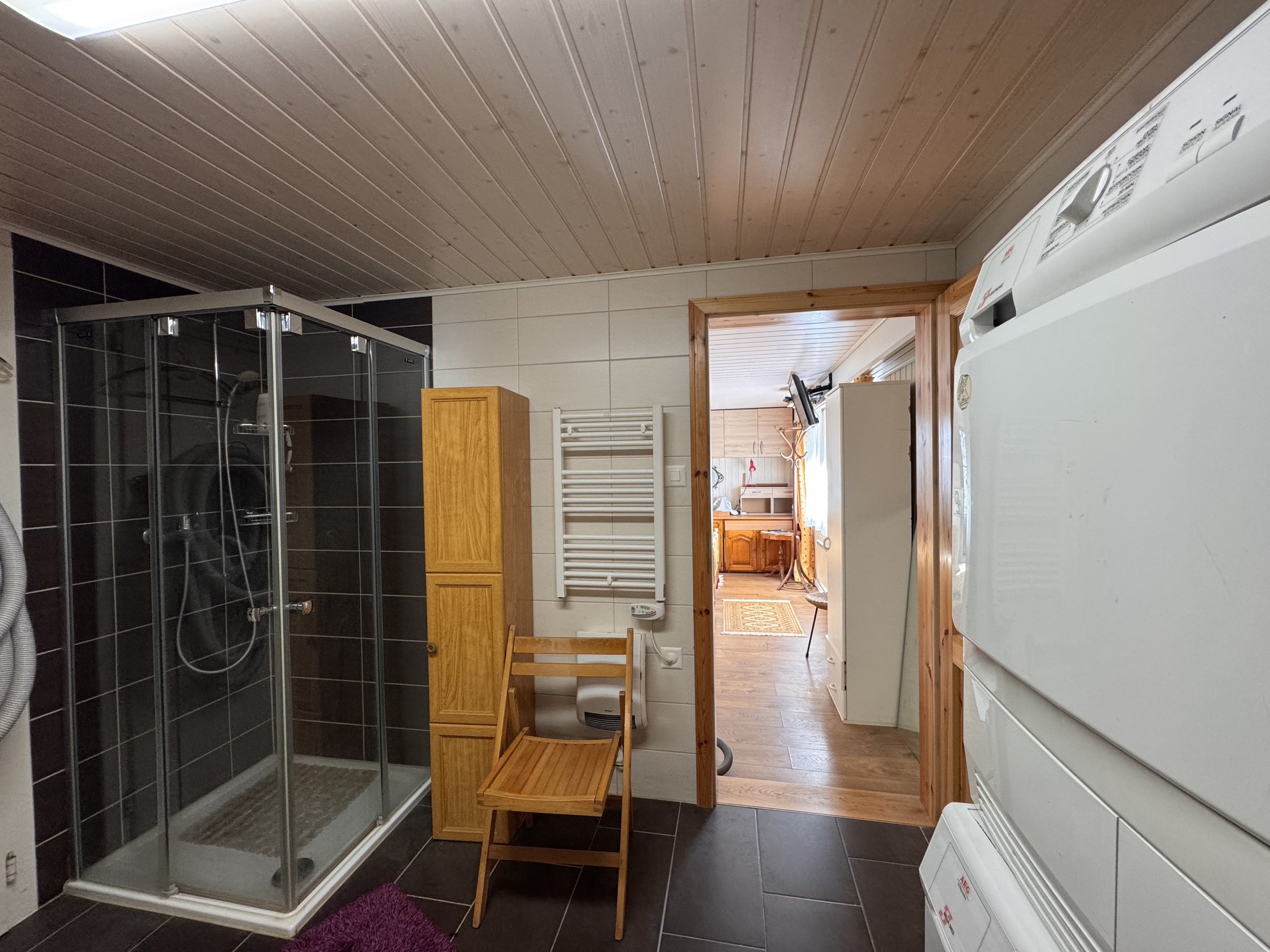 Badezimmer mit Dusche