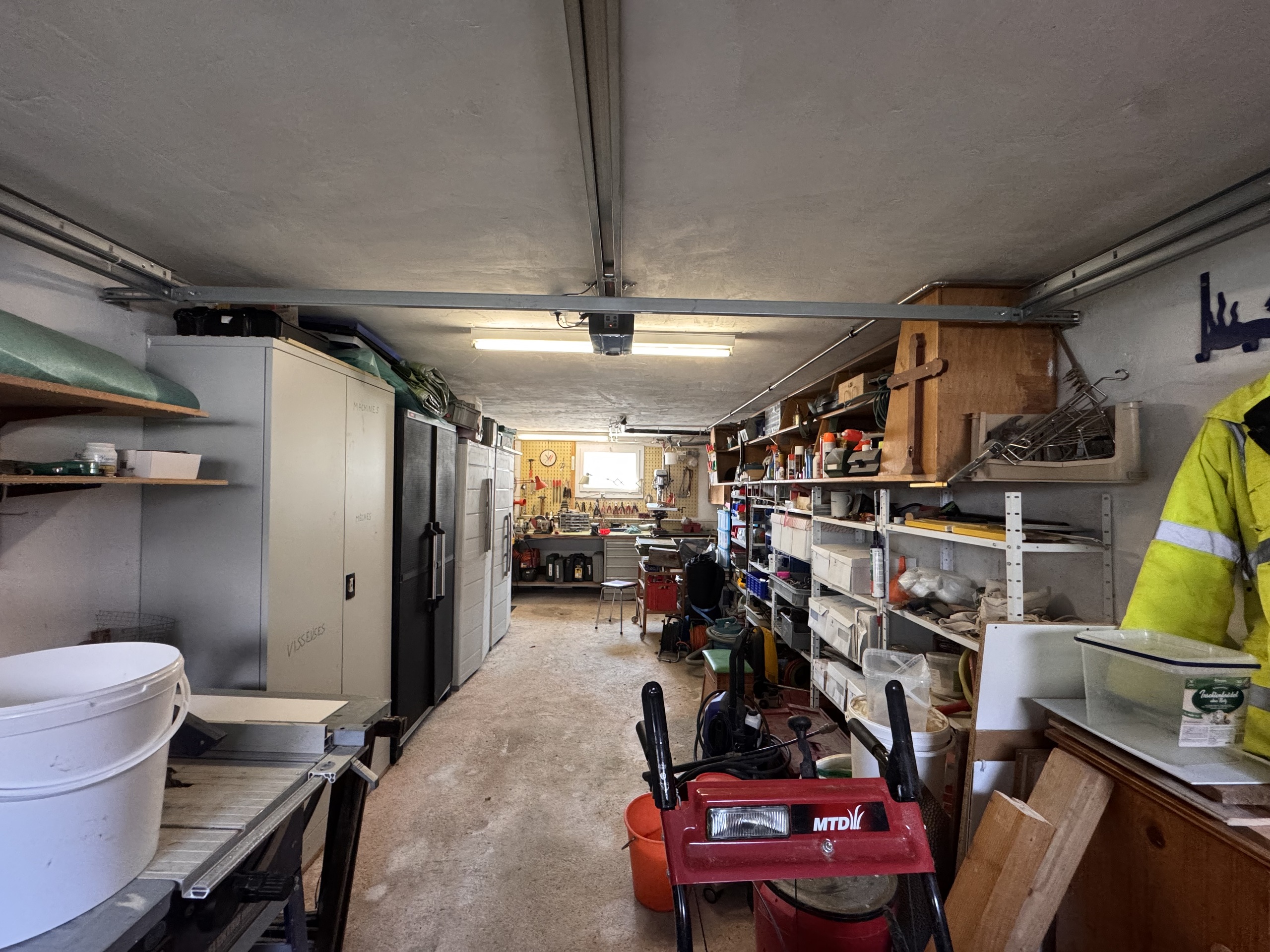 Werkstatt-/Lagerraum in einer Garage