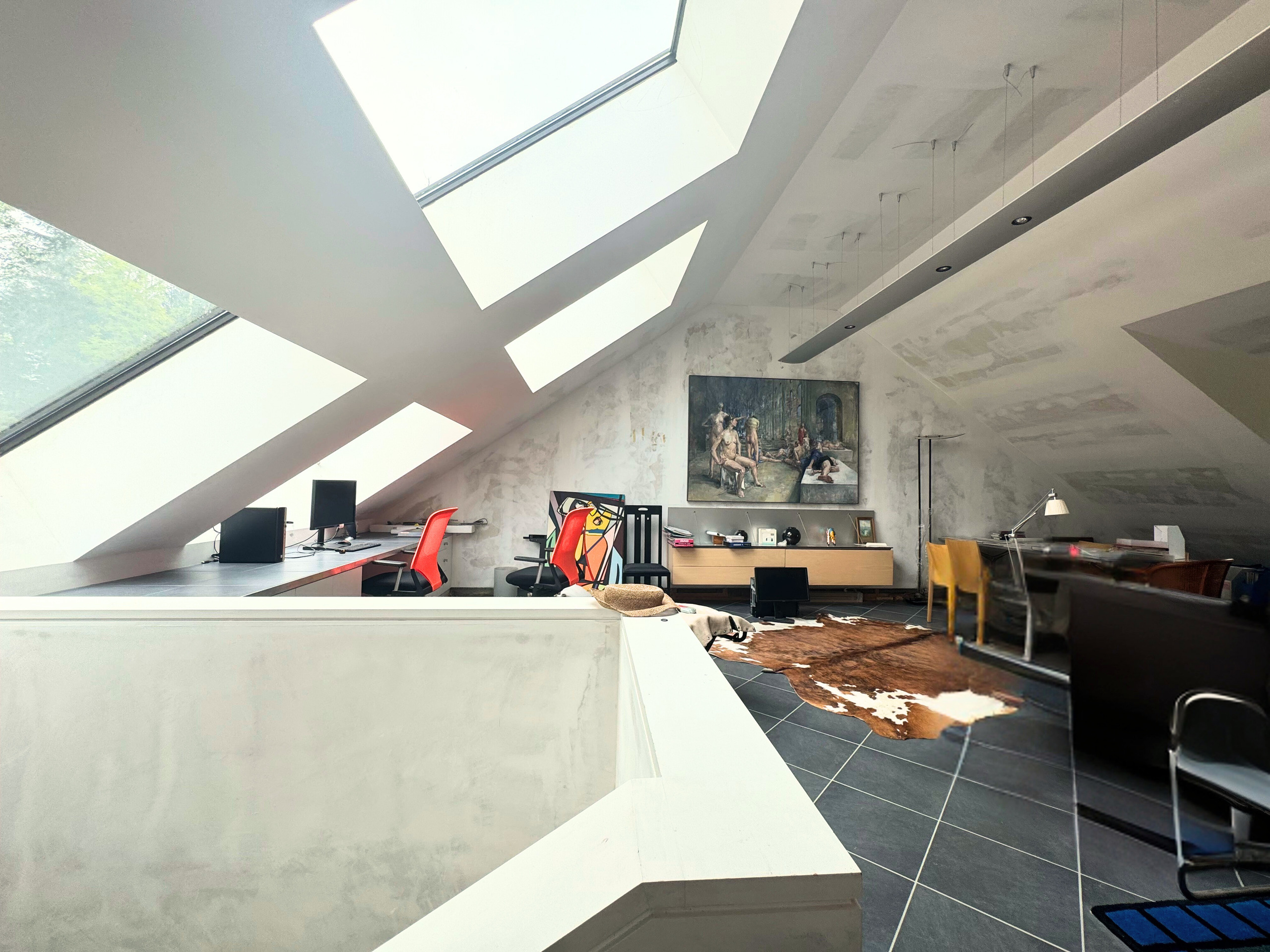 Dachgeschoss-Büro mit Ateliercharakter