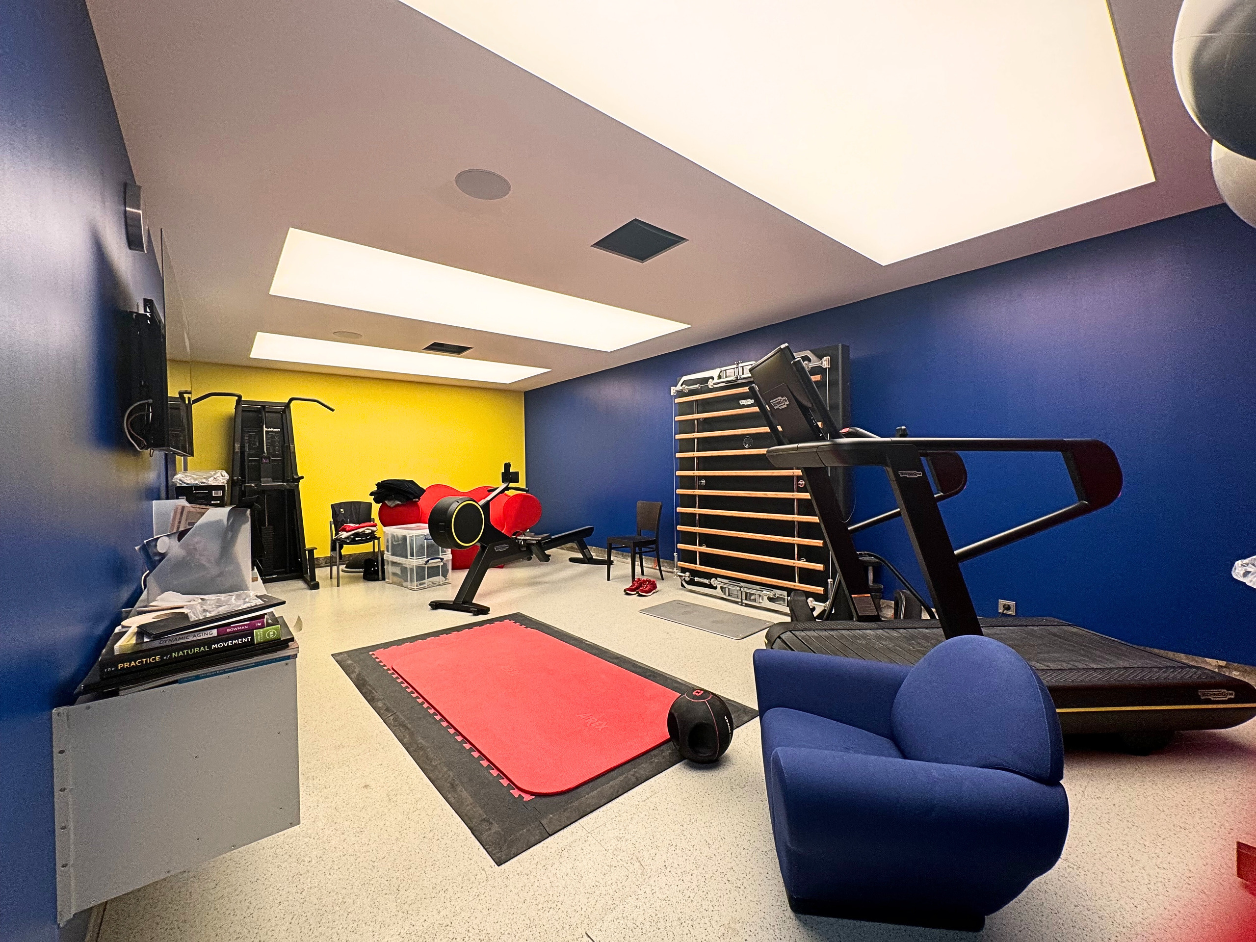 Fitnessraum mit Sportgeräten