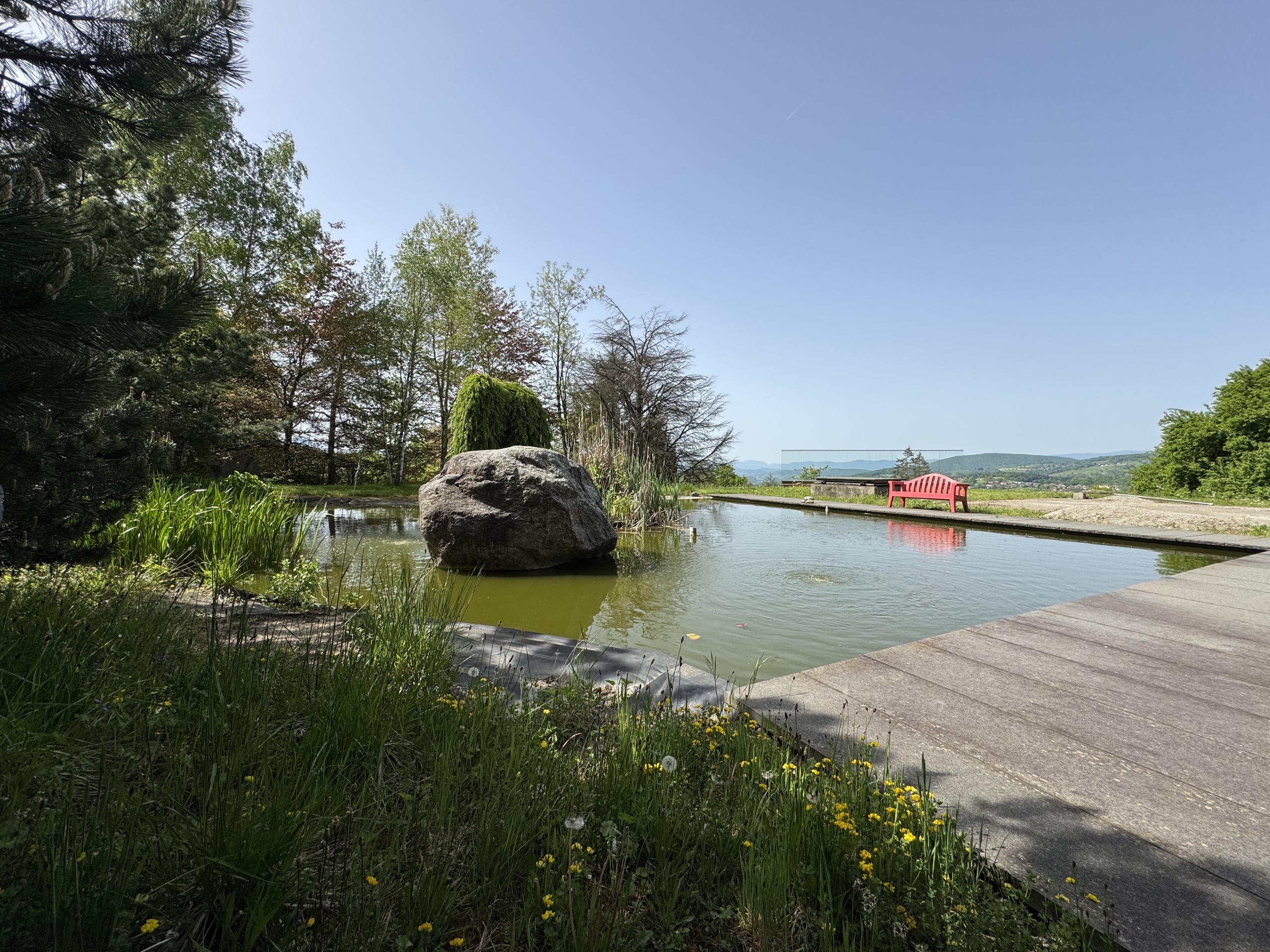 Garten mit Naturteich und Aussicht