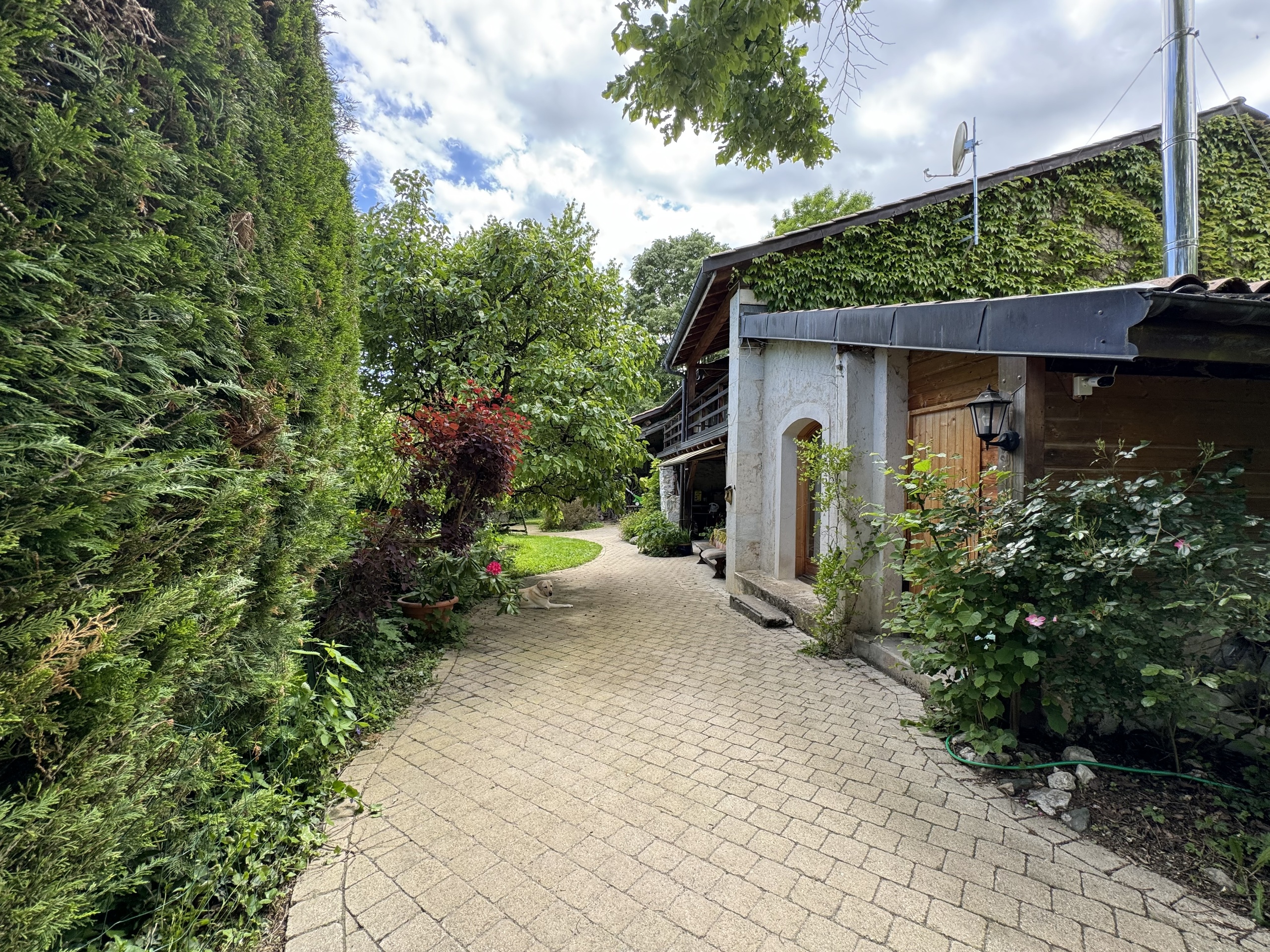 Gartenweg am Haus