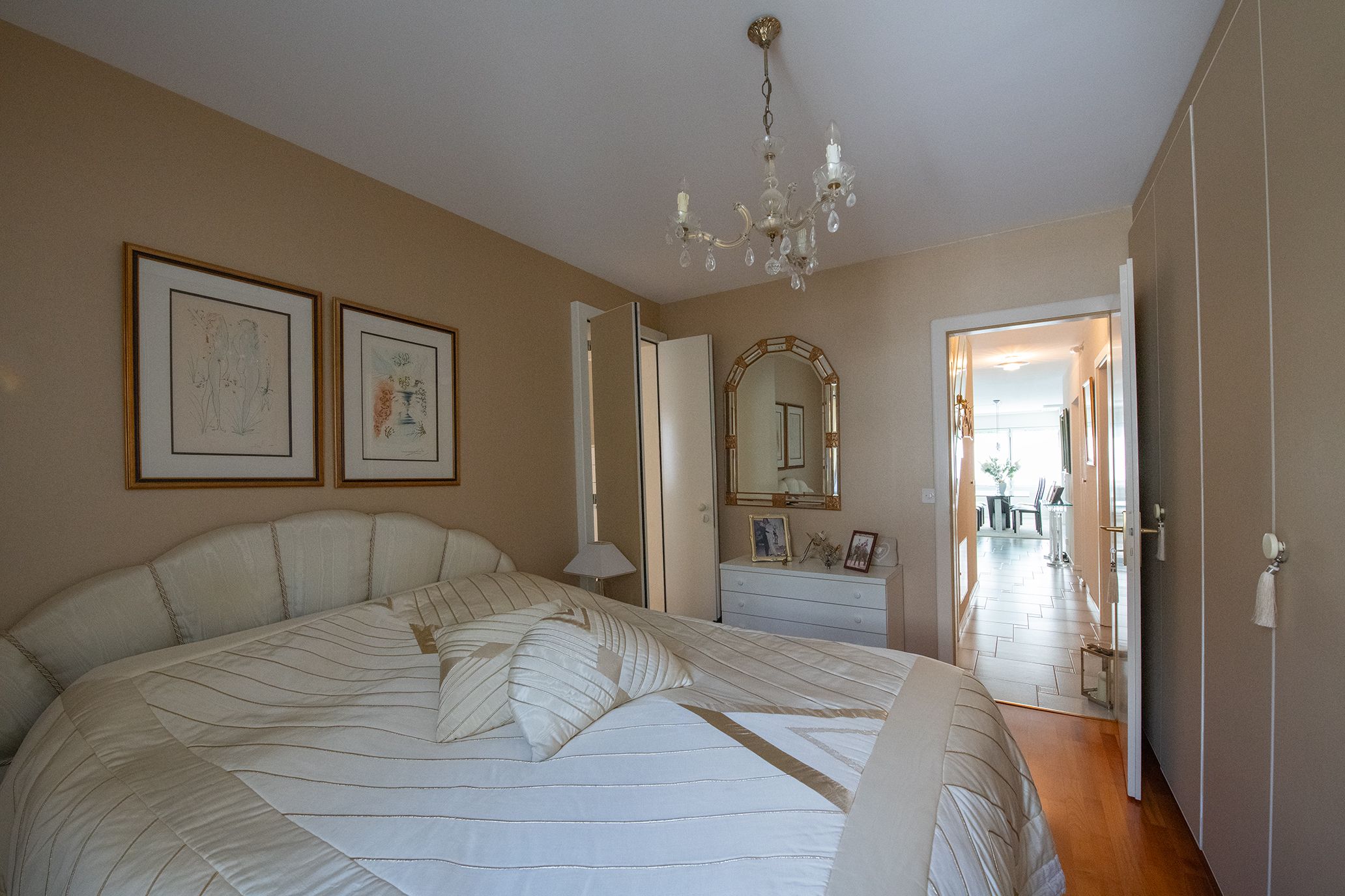 Elegant eingerichtetes Schlafzimmer