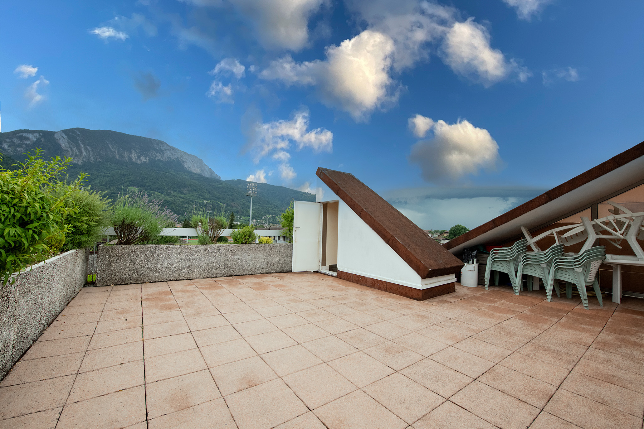 Dachterrasse mit Bergblick