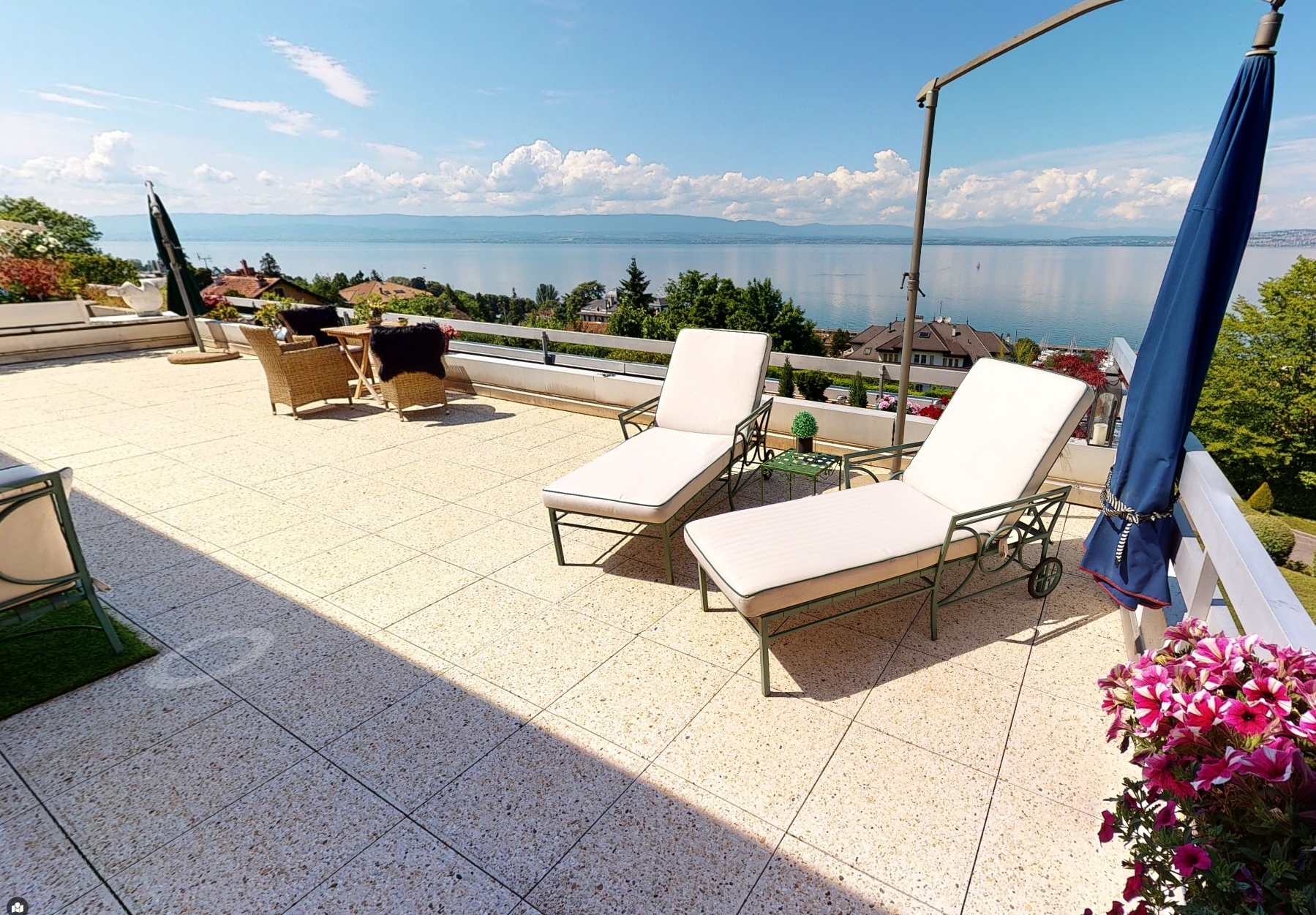 Dachterrasse mit Seeblick