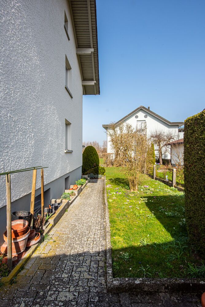 Seitlicher Garten- und Hauszugang