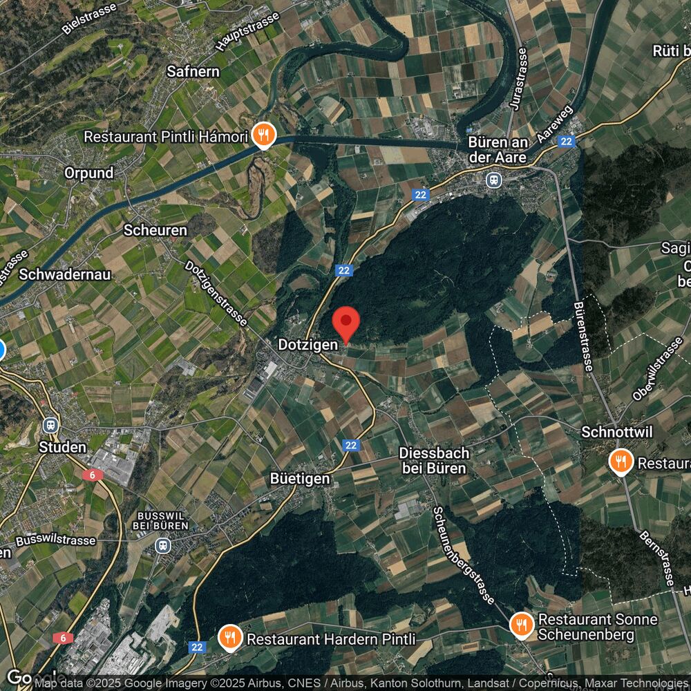 Satellitenkarte einer ländlichen Region mit Ortsmarkierung