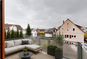 Terrasse mit Blick auf Wohnhäuser